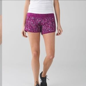 LULULEMON RUN TIMES SHORTS PARADISE CAMO MULTI/PARADISE GEO REGAL PLUM. SIZE 4